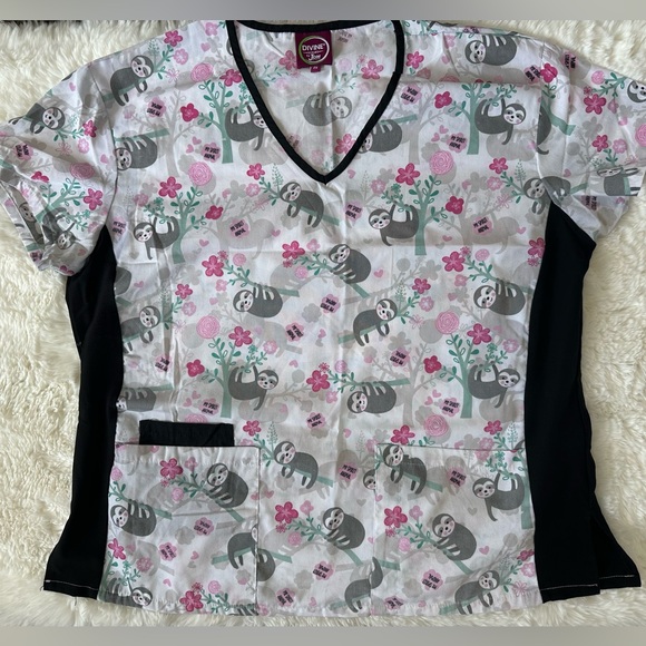 Scrub top with pockets - Picture 1 of 2